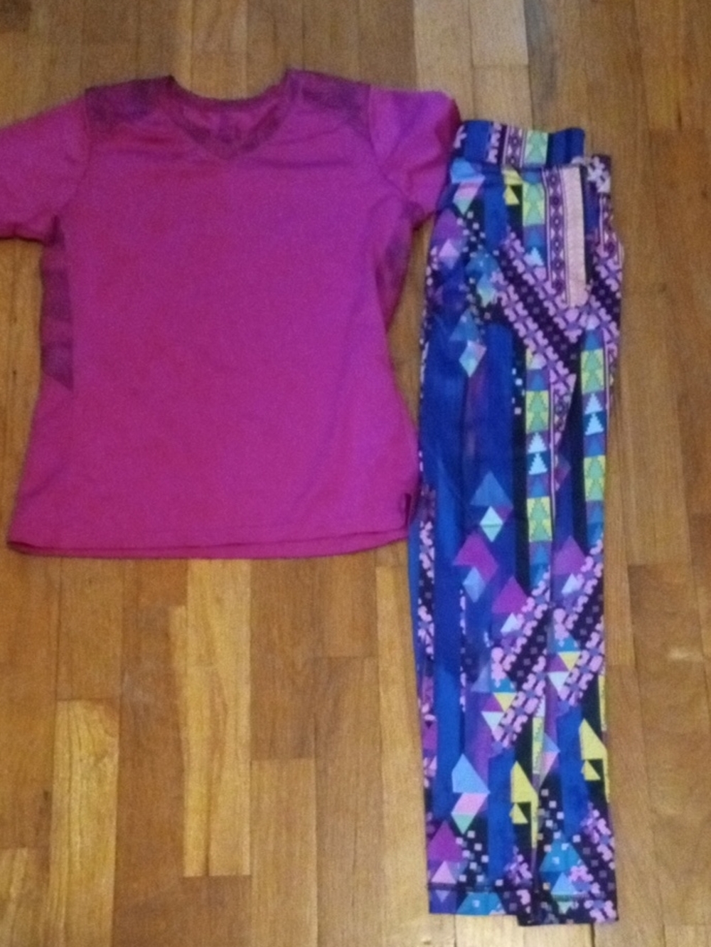 Magenta Short Sleeve Top with Colorful Geometric drifit Leggings girl 8